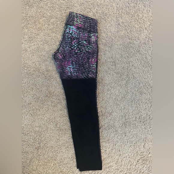 NUALIME
Print/back mesh Brazil design
Compression legging Size Small - Picture 2 of 9